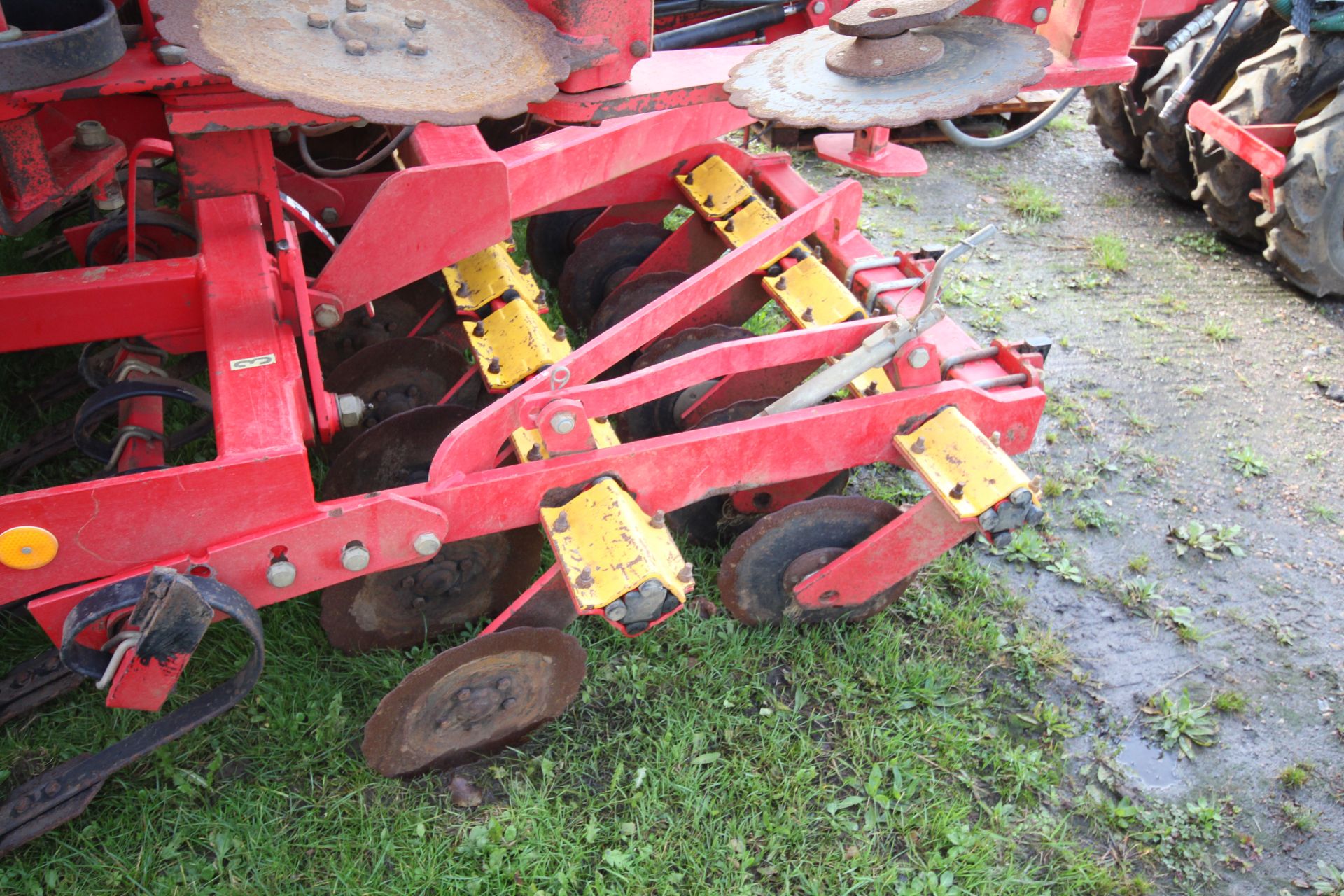 Vaderstad Rapid 400F 4m System Disc drill. With smooth tyre packer, front packer and spares. Control - Image 38 of 56