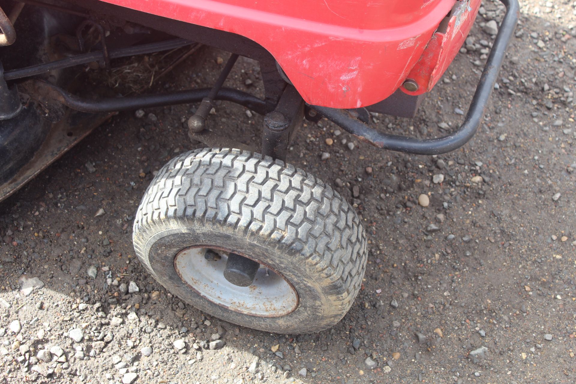 Honda Hydrostatic 2113 ride on mower. For spares or repair. Key held. - Image 7 of 20