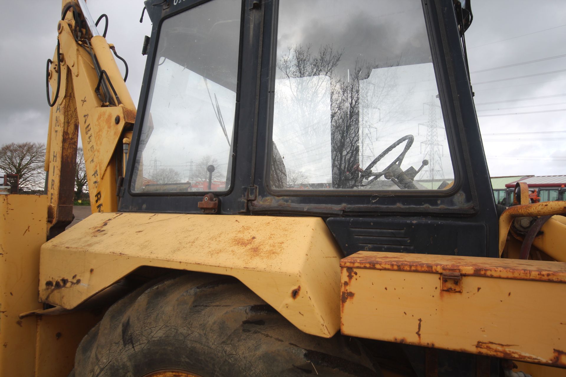 Ford 655 4WD backhoe loader. Registration F829 MVX. Date of first registration 03/10/1988. Showing - Image 26 of 87