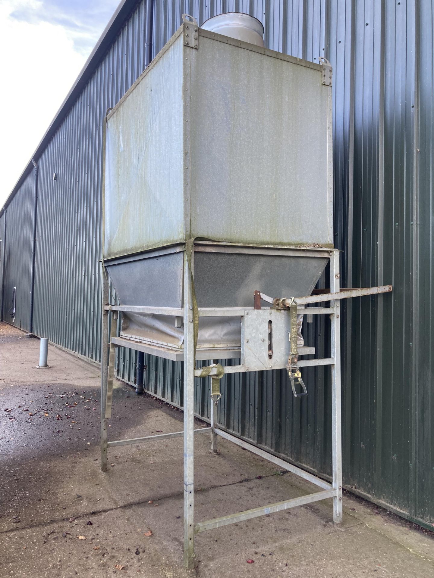 Jangejans dust extraction untt. With three fans, hopper and cyclone. Collection from Rendlesham,