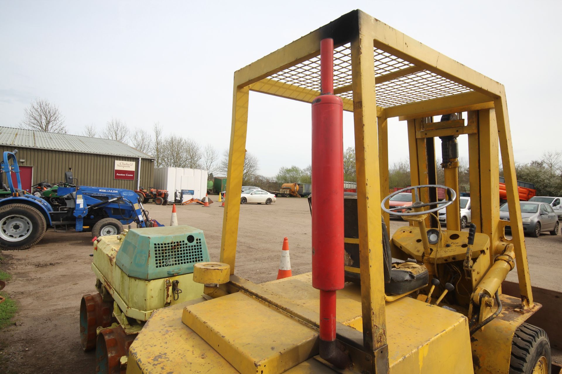 Bonser 2WD diesel forklift. Manual held. V - Image 16 of 33