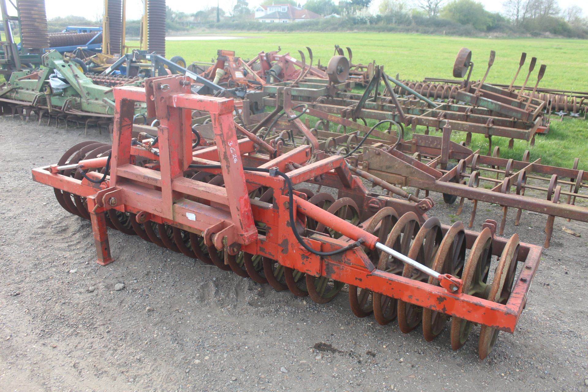 Farm Force 3.5m hydraulic folding front press. V