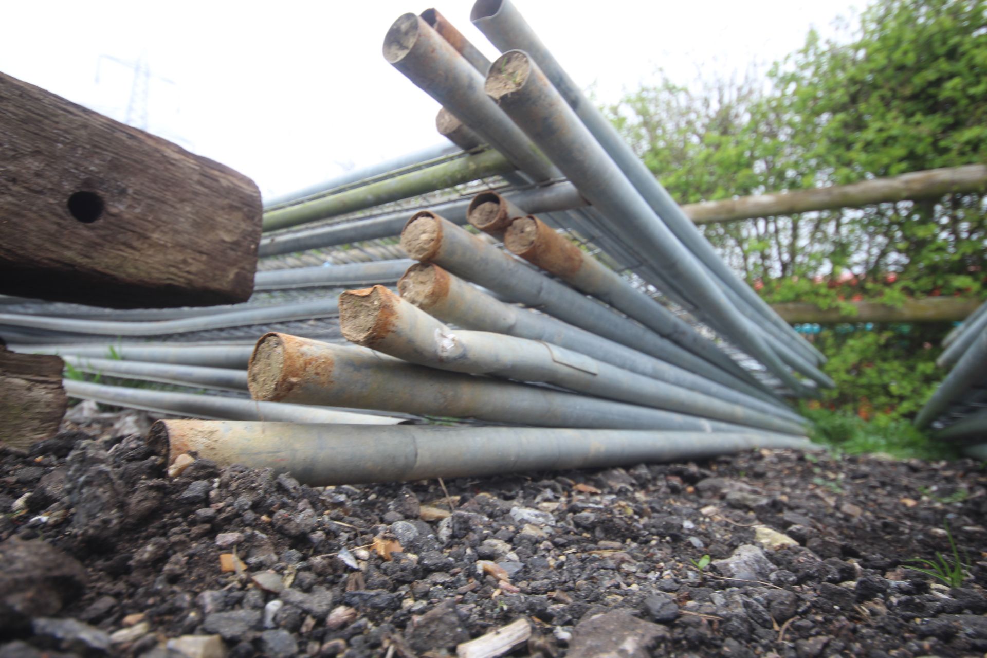 Quantity of Heras fence panels, clips and feet. - Image 8 of 8