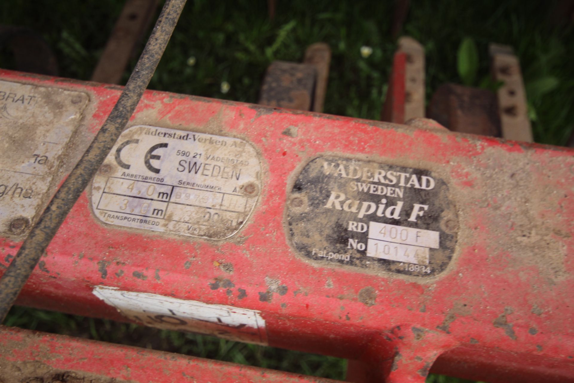 Vaderstad Rapid 400F 4m drill. Comprising rigid tines, two rows of disc coulters, tyre packer, - Image 38 of 38