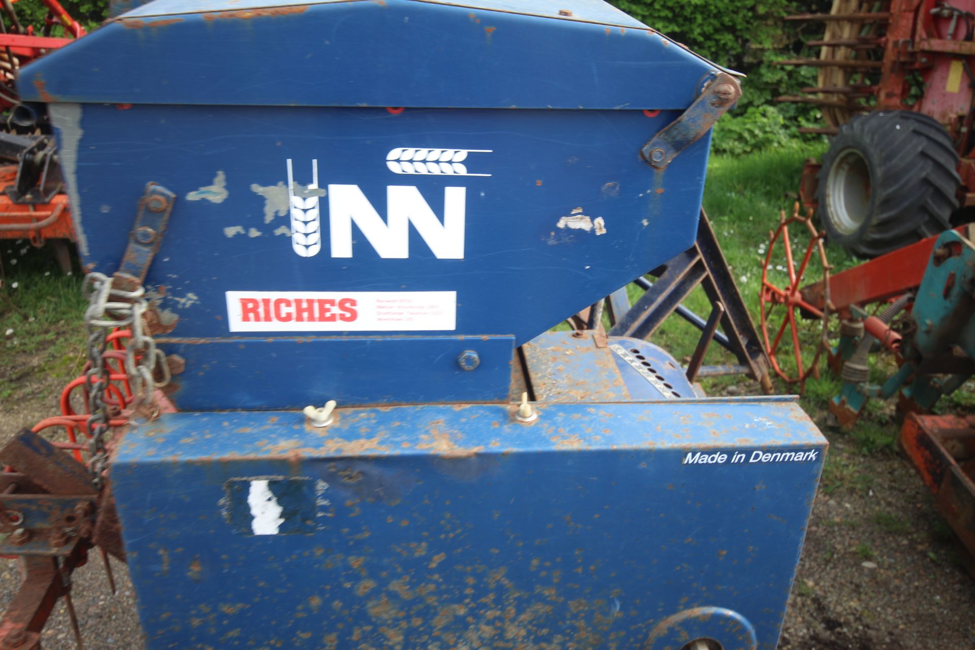 Nordsten 3m spring tine drill. Previously used for maize. Manual held. V - Image 48 of 56