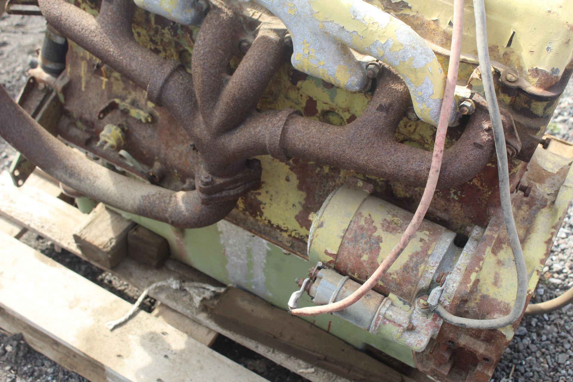 ** Online video available ** Ford 6cyl engine. Vendor reports running recently. - Image 11 of 13