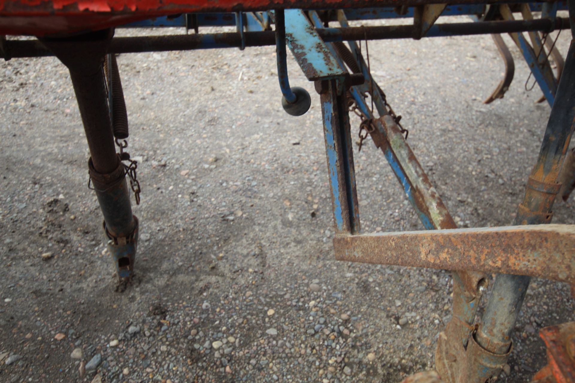 Nordsten 3m spring tine drill. Previously used for maize. Manual held. V - Image 16 of 56