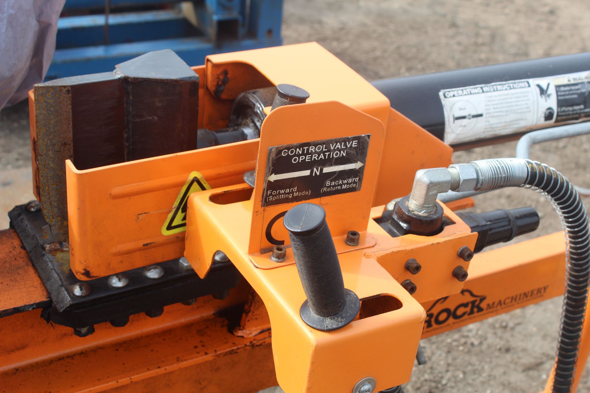 Venom 22T petrol fast tow trailed log splitter. With petrol engine. Manual held - Image 16 of 21