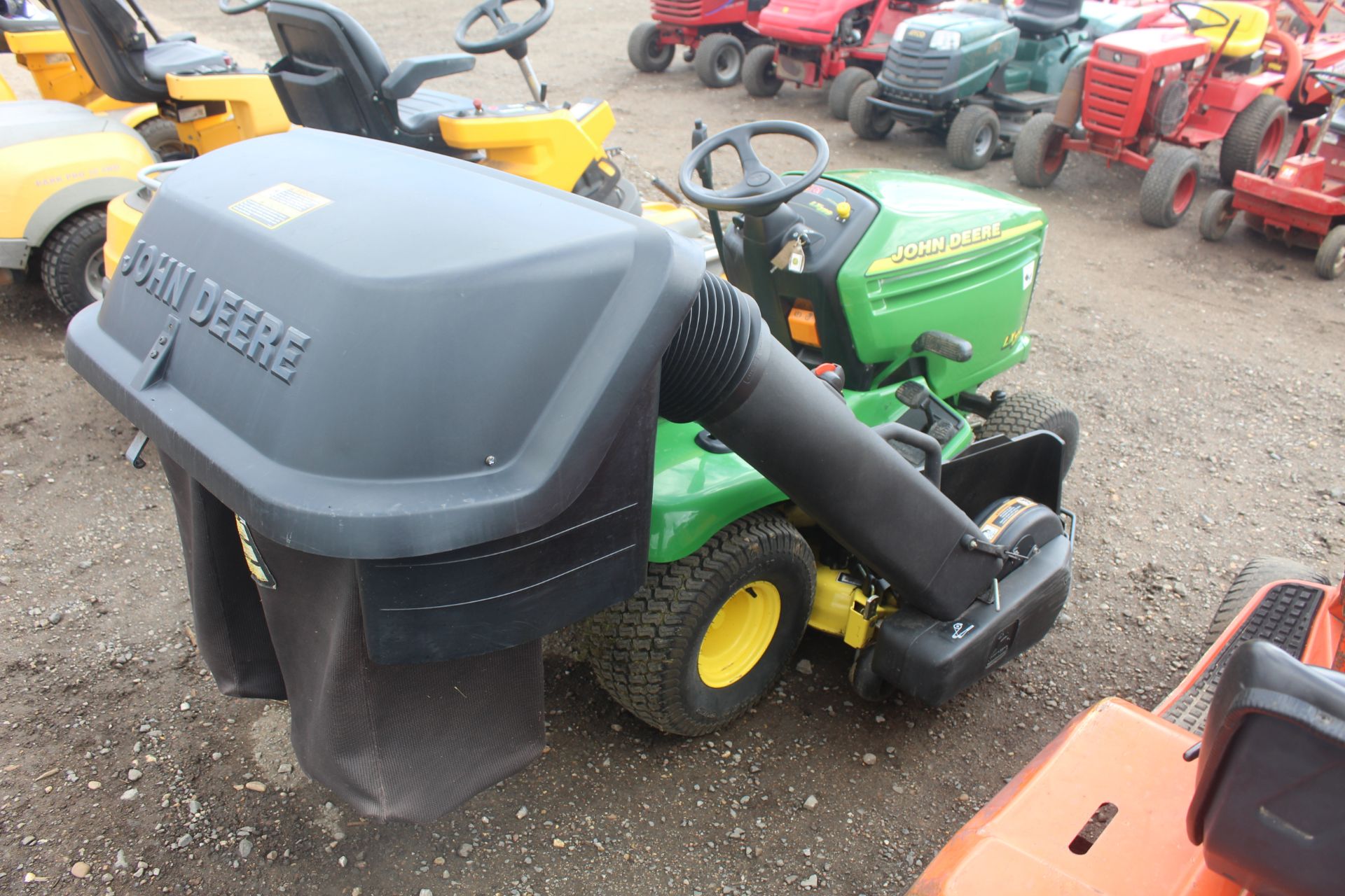 John Deere LX279 lawn mower with collector. Owned from new. Key held. - Image 3 of 30