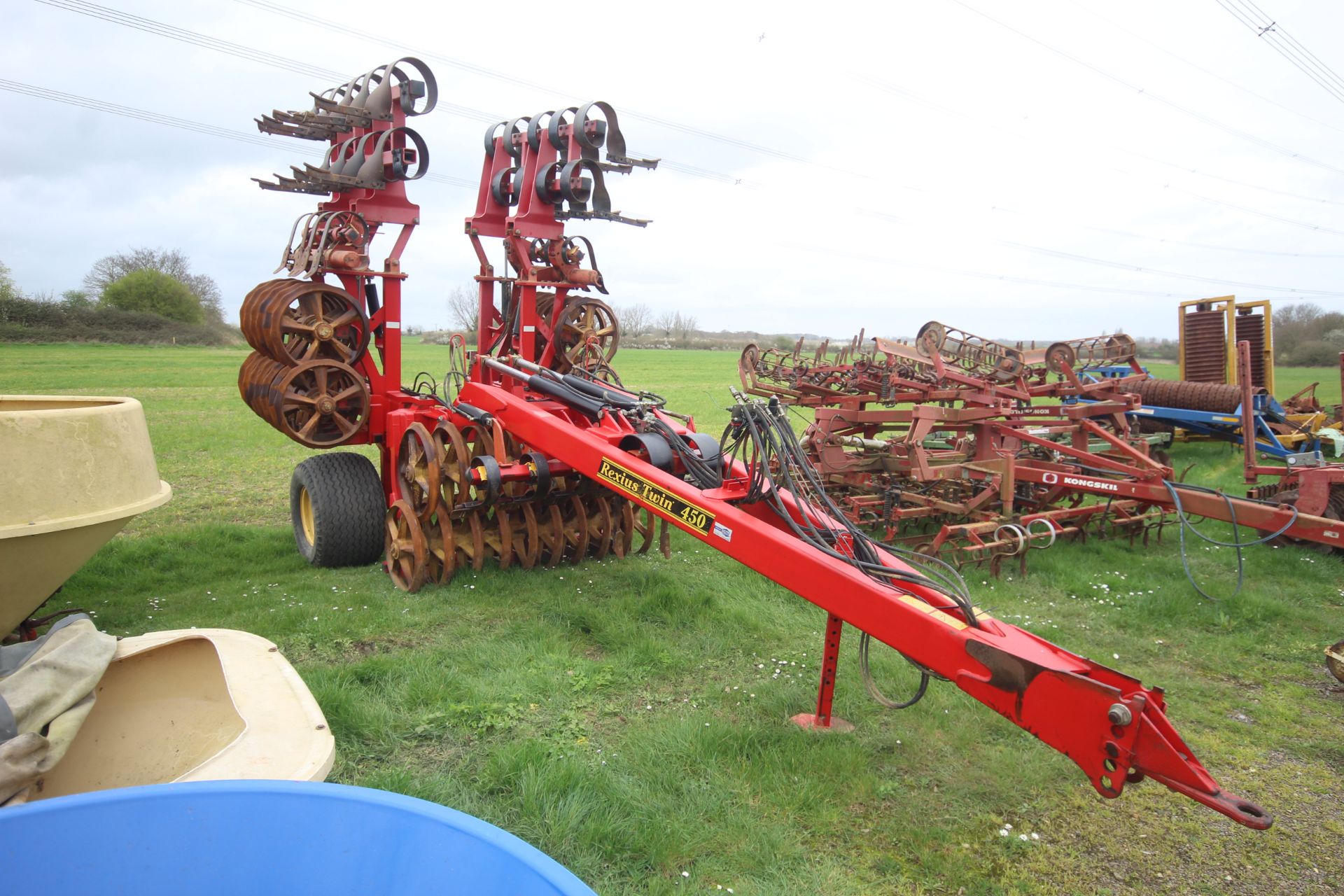 Vaderstad 4.5m Rexius Twin 450. With sprung legs, levelling paddles and double cast iron rings.