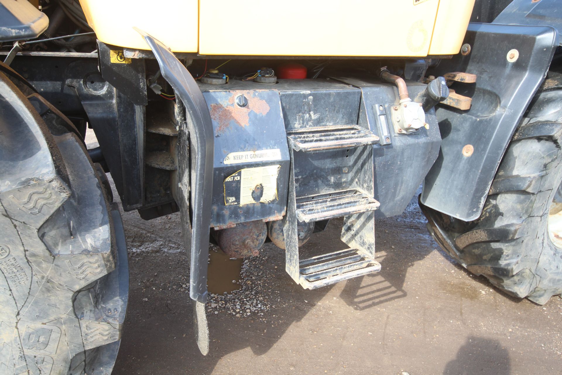 JCB Fastrac 3185 Autoshift 4WD tractor. Registration X642 AHT. Date of first registration 04/09/ - Image 19 of 71