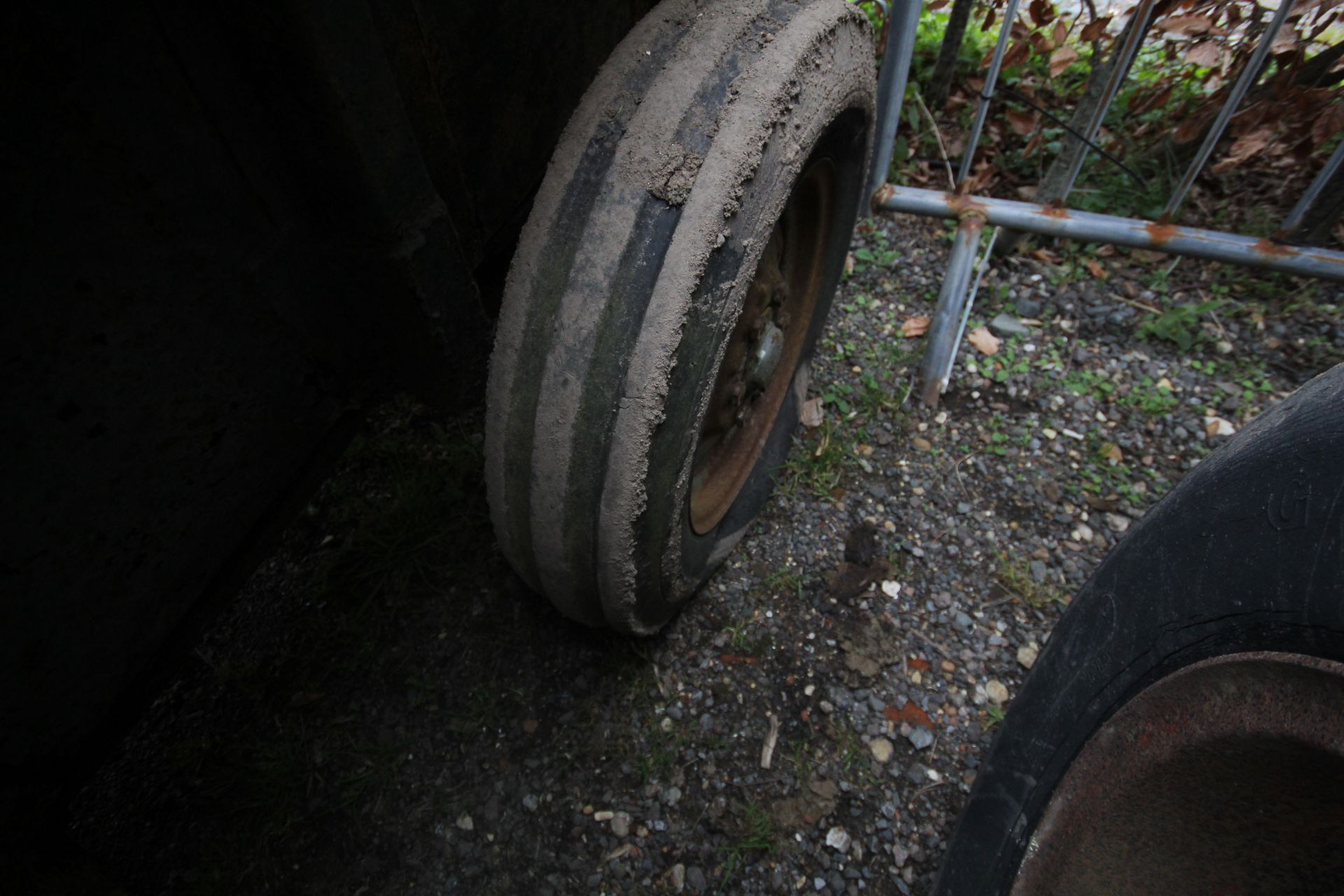 Ferguson LJEA-40 30cwt tipping trailer. Badged. Serial number 1371. For restoration. - Image 10 of 16