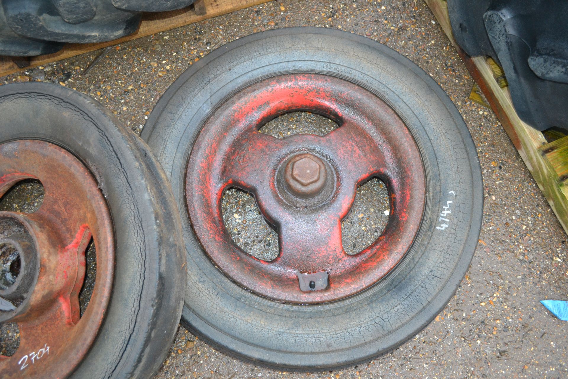 Pair of Fordson Major cast front wheels and tyres. - Bild 3 aus 3