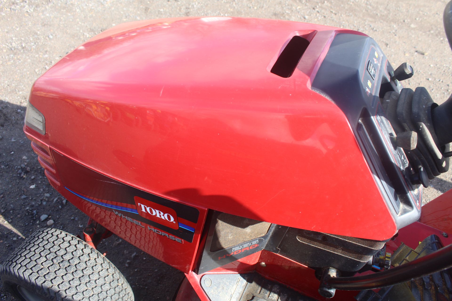 Wheel Horse Toro 38in ride-on mower. Key, Manual held. V - Image 17 of 22