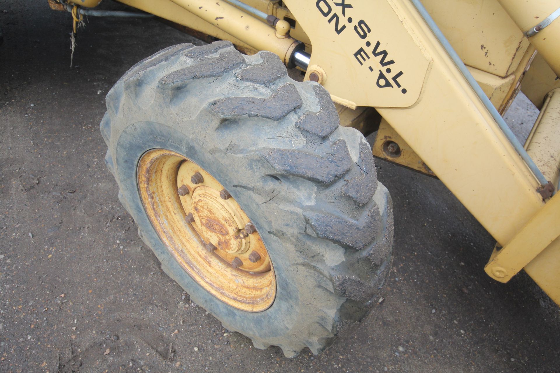 Ford 655 4WD backhoe loader. Registration F829 MVX. Date of first registration 03/10/1988. Showing - Bild 17 aus 87