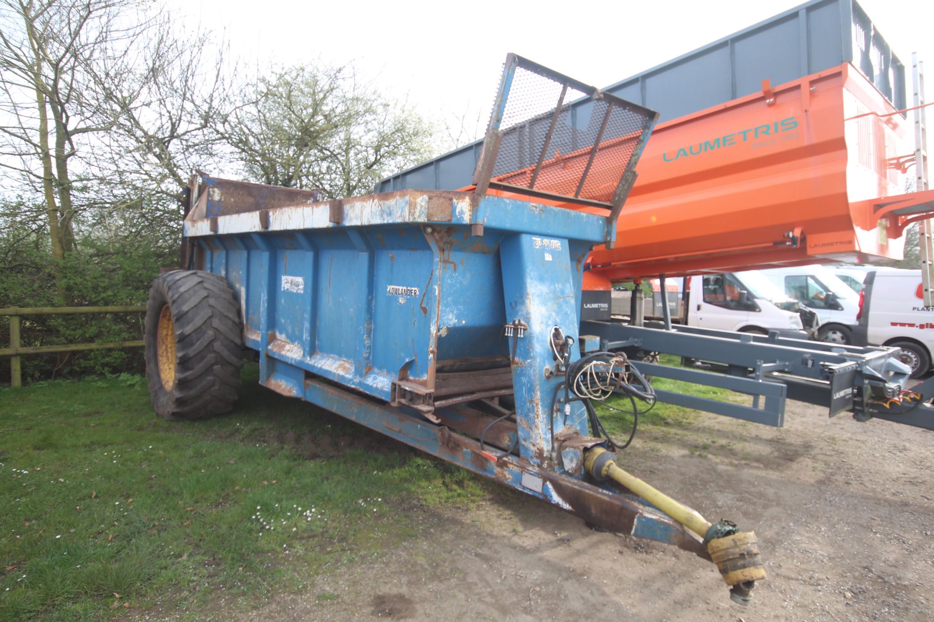 Bunning 12T single axle muck spreader. With twin vertical beaters, slurry door and removable - Image 2 of 31