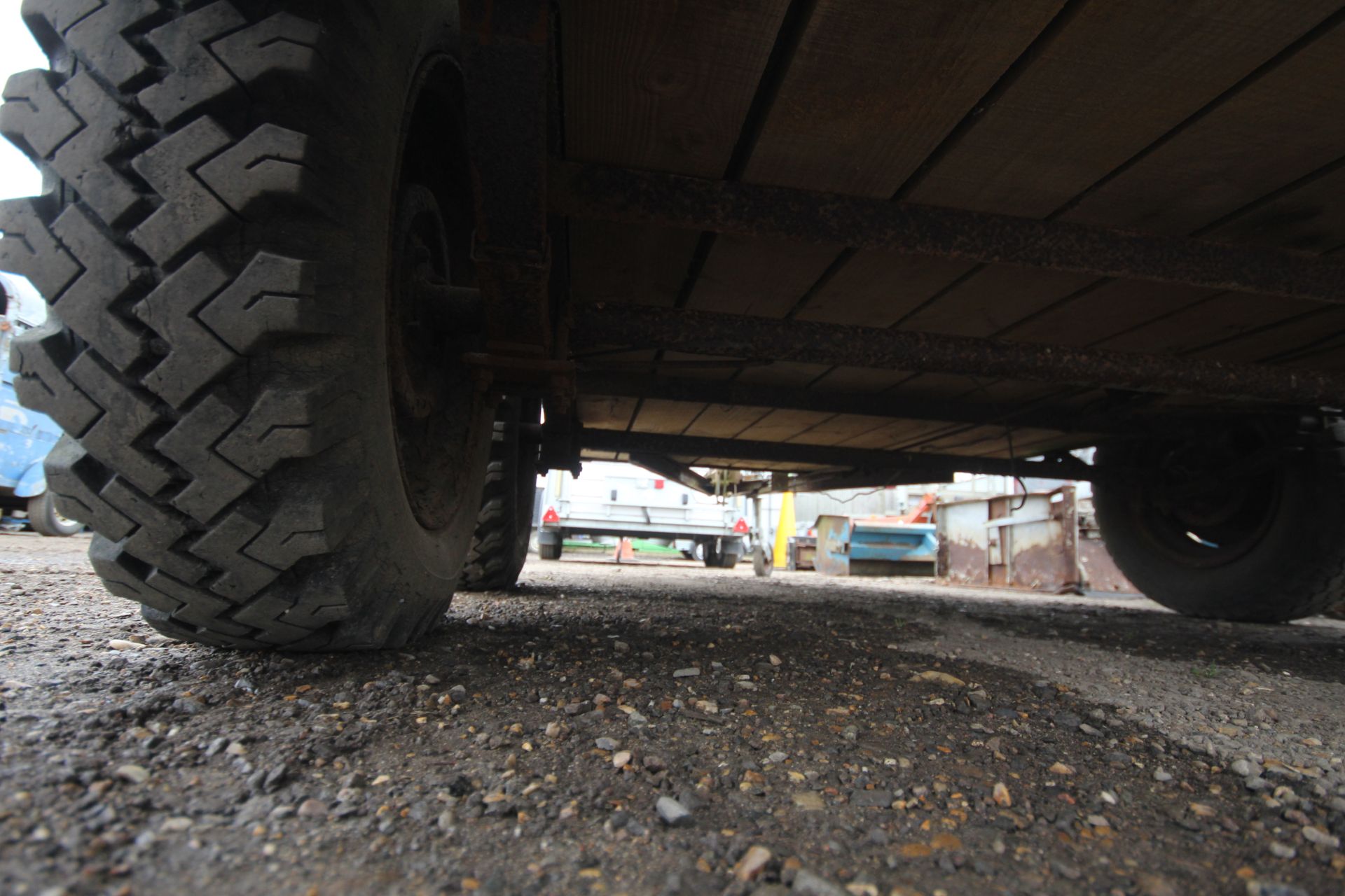 Twin axle livestock trailer. - Image 19 of 38