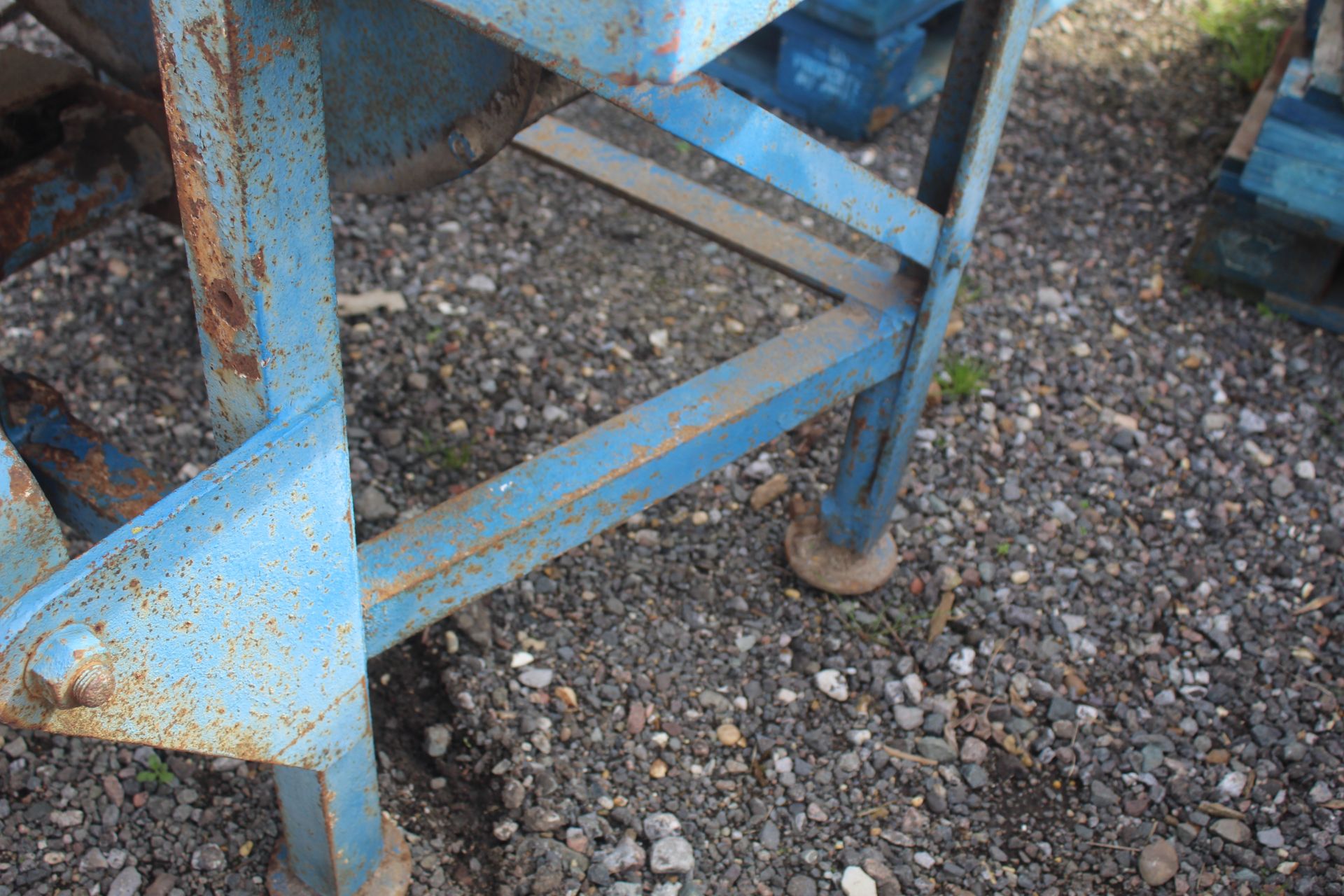 Dening PTO driven linkage mounted cast iron saw bench. - Image 4 of 10