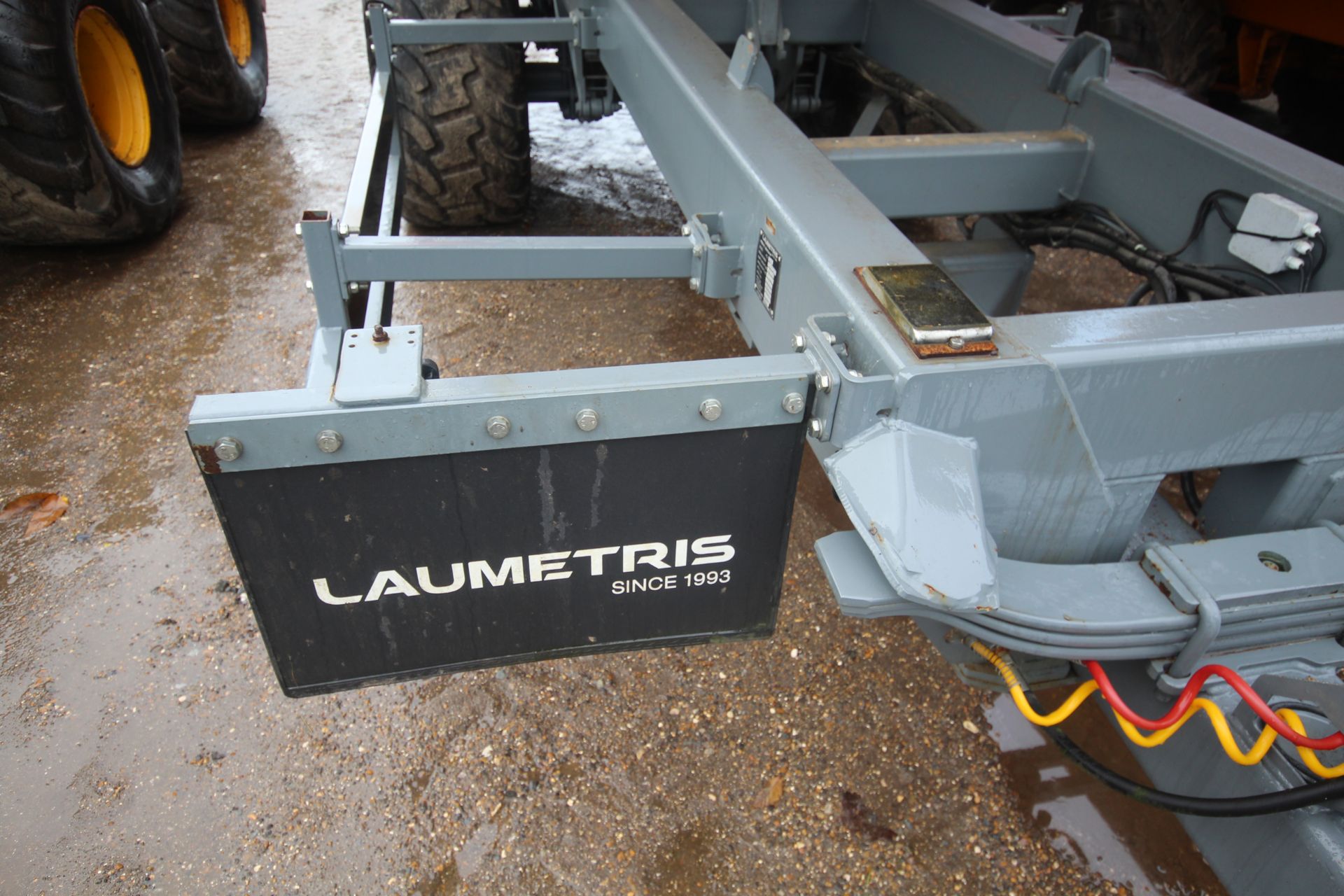 Laumetris 17T twin axle tipping trailer. 2018. With air and oil brakes, flotation wheels and - Bild 8 aus 55