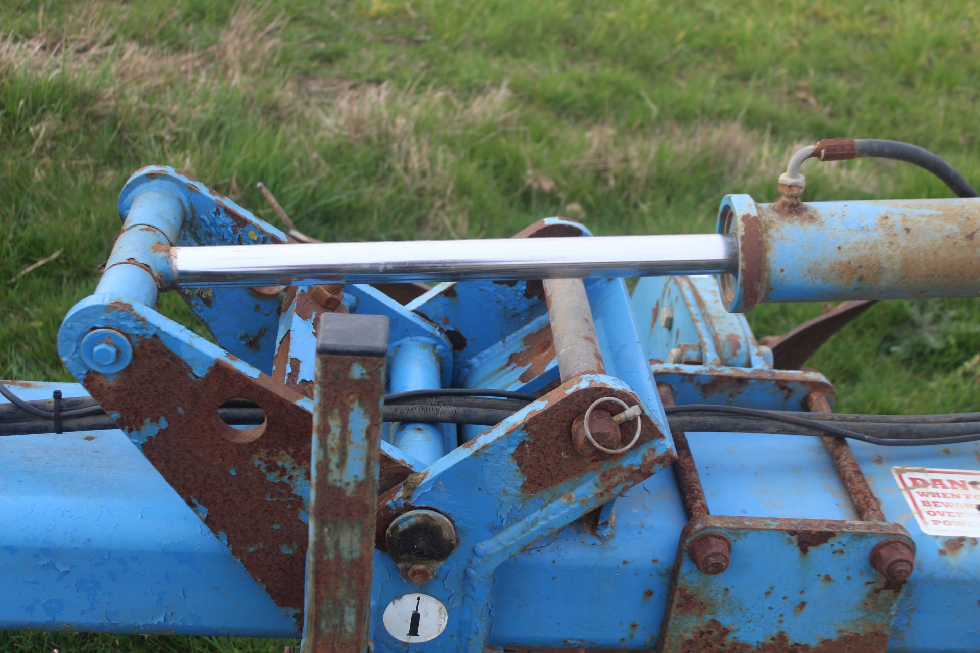Standen hydraulic folding four row bed former. Serial number 298. 2011. With bout marker brackets - Image 34 of 36