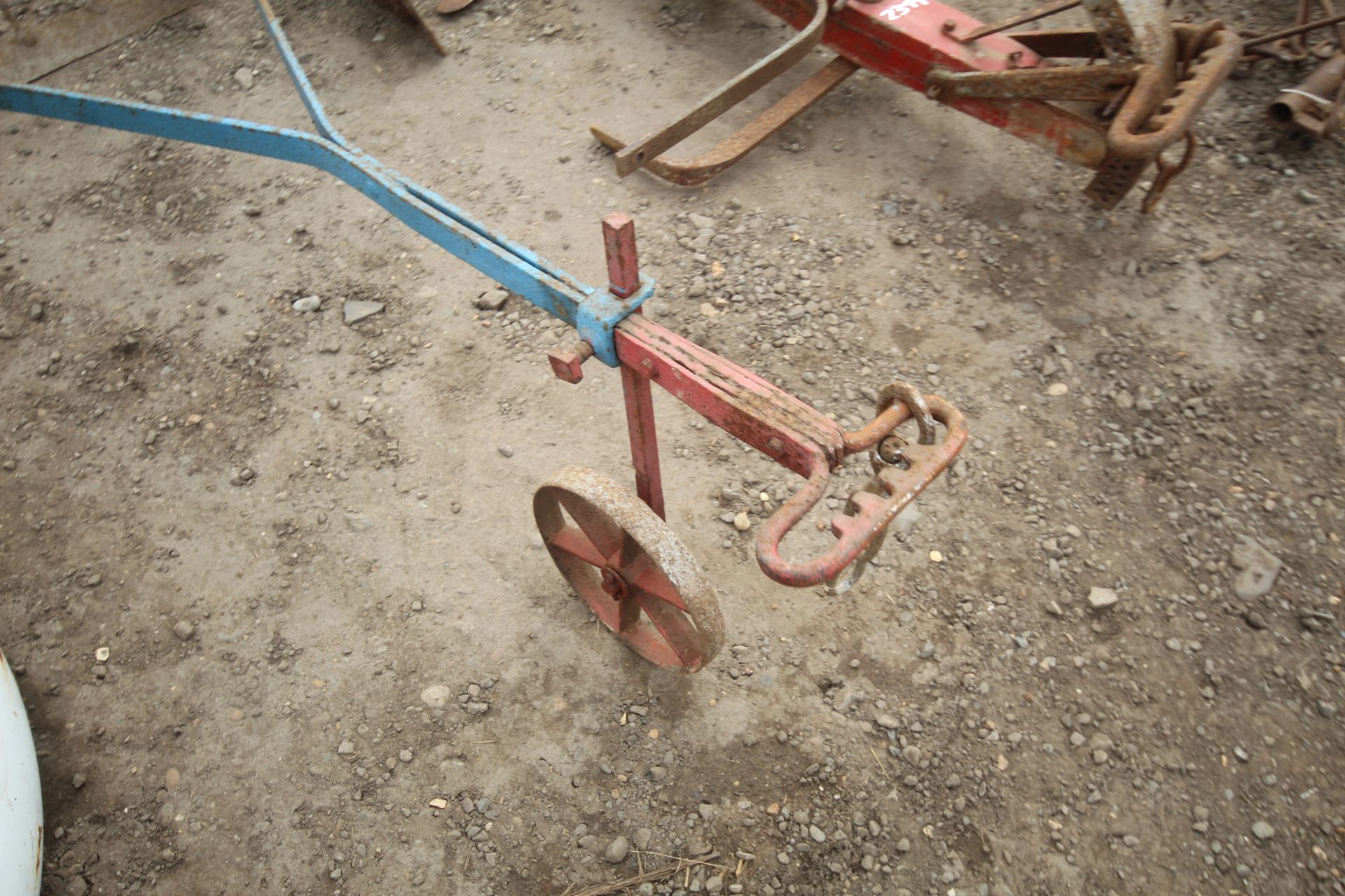 Horse scoop hoe. - Image 2 of 8