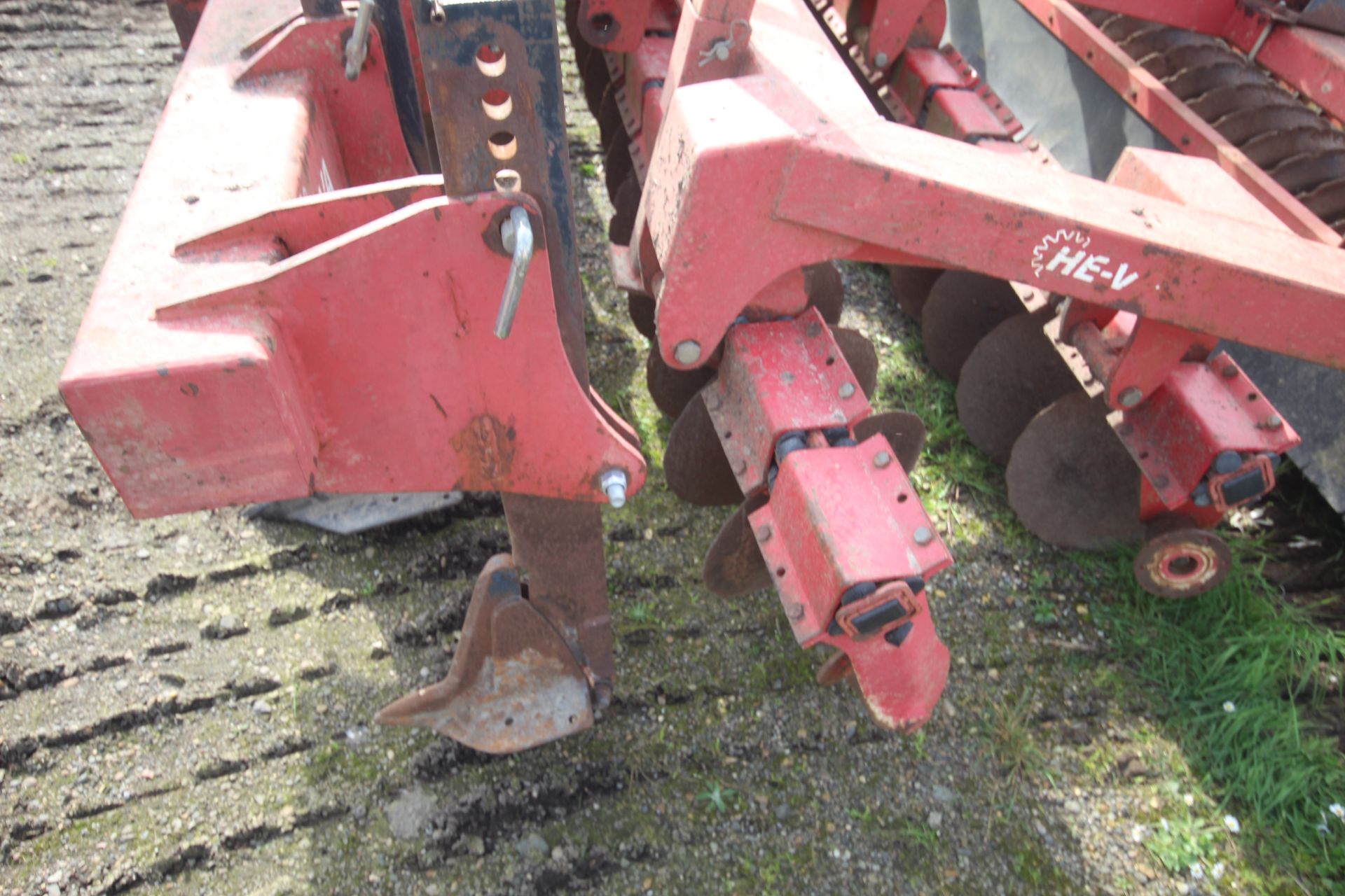 HeVa 3.5m Combi-Lift 7 lege subsoiler. Coupled to HeVa Disc Roller. Comprising two rows of discs and - Image 7 of 31