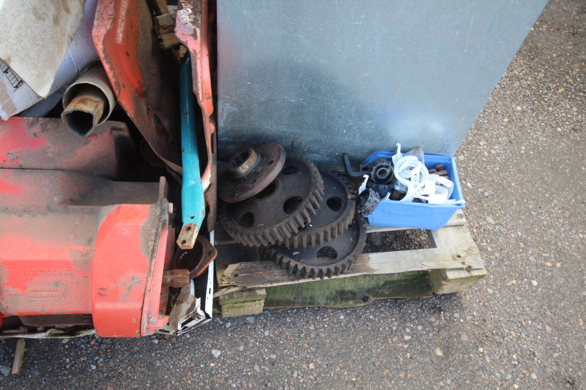 **WITHDRAWN, NOW SOLD WITH LOT 2540** Maschio power harrow and Sulky drill spares. V - Image 3 of 5