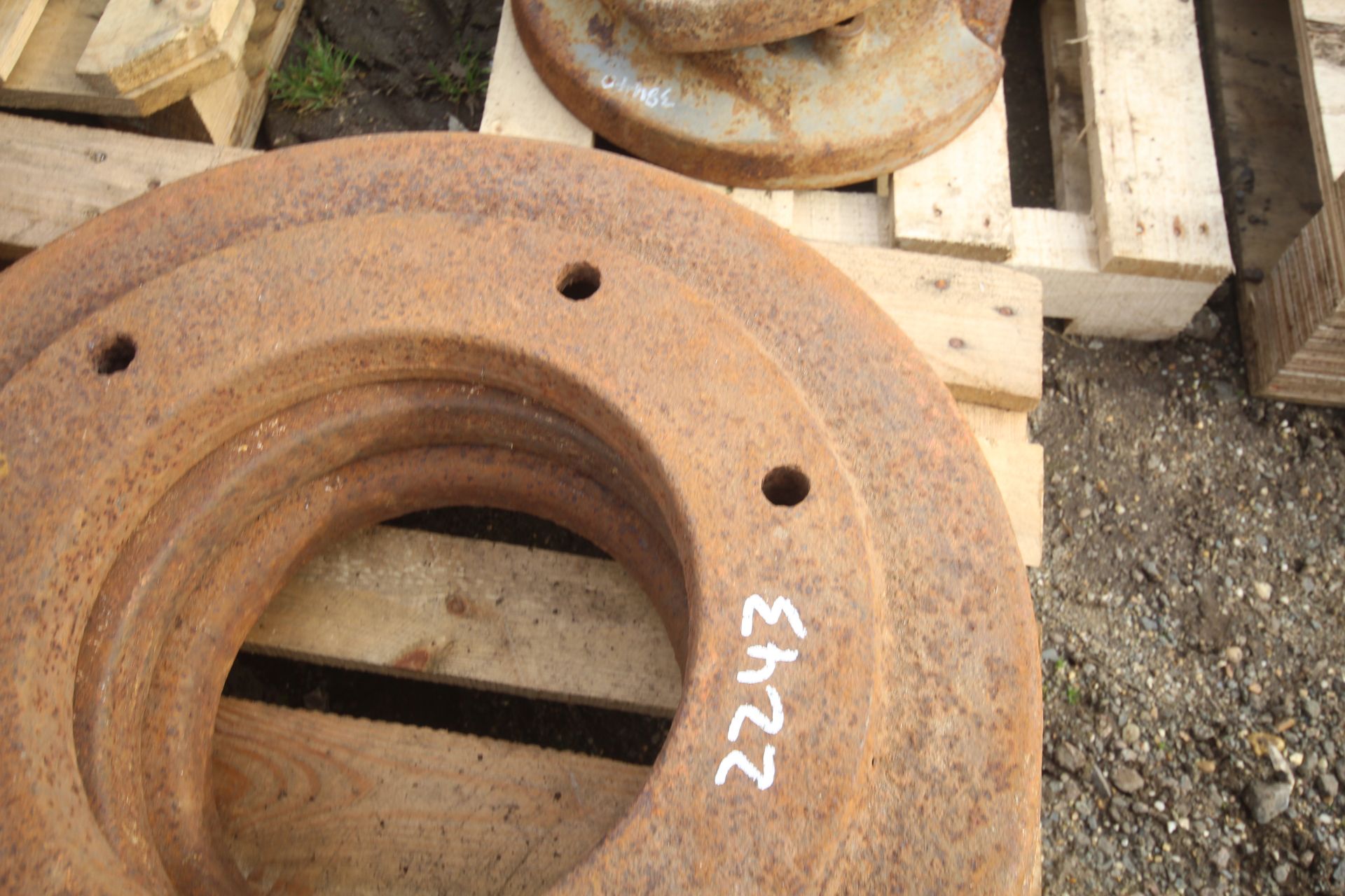 Fordson rear wheel weights: starter and 2x weights. - Image 3 of 4