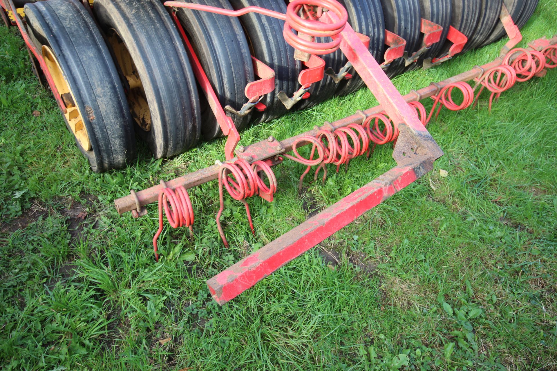 Vaderstad Rapid 400F 4m System Disc drill. With smooth tyre packer, front packer and spares. Control - Image 24 of 56