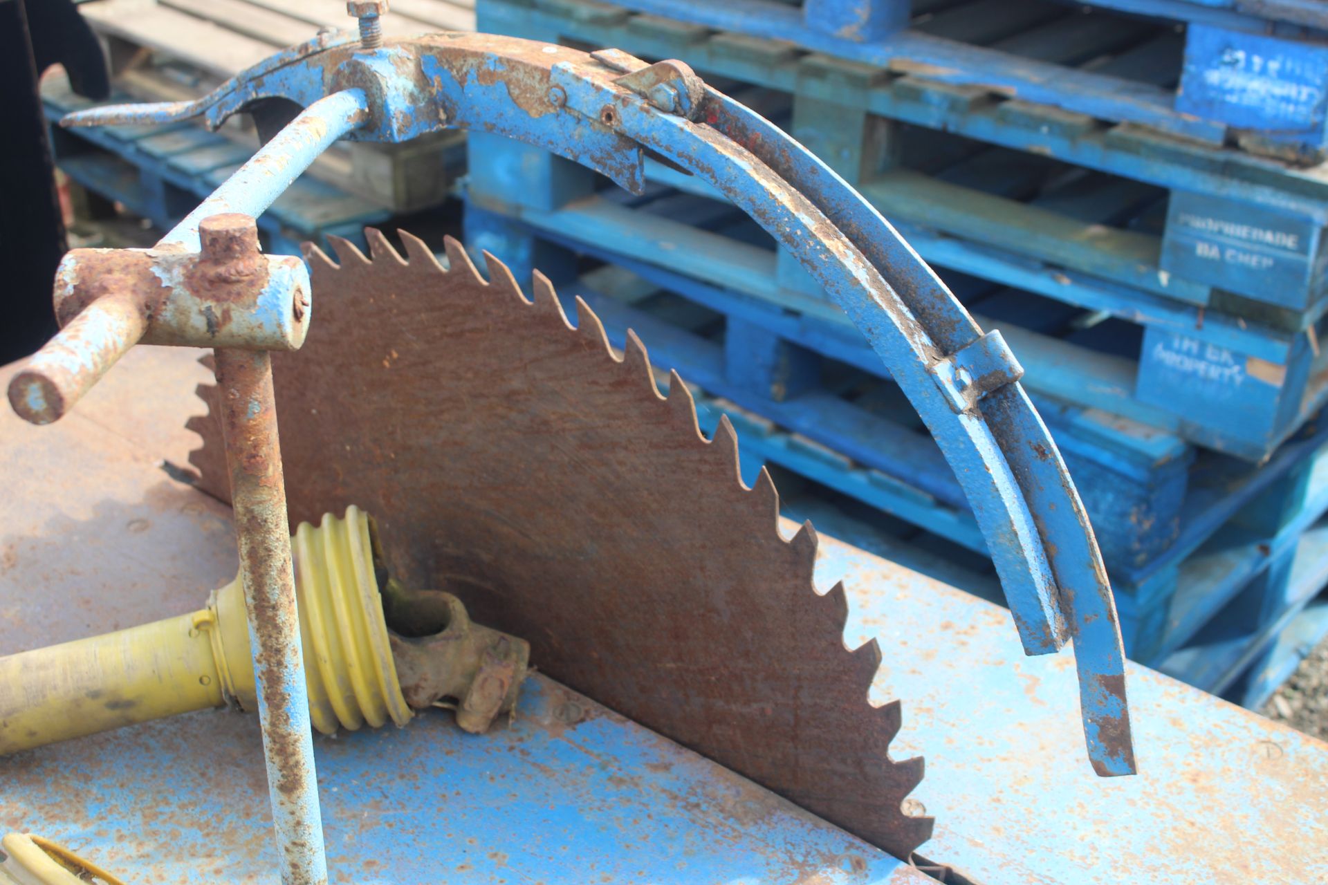 Dening PTO driven linkage mounted cast iron saw bench. - Image 6 of 10