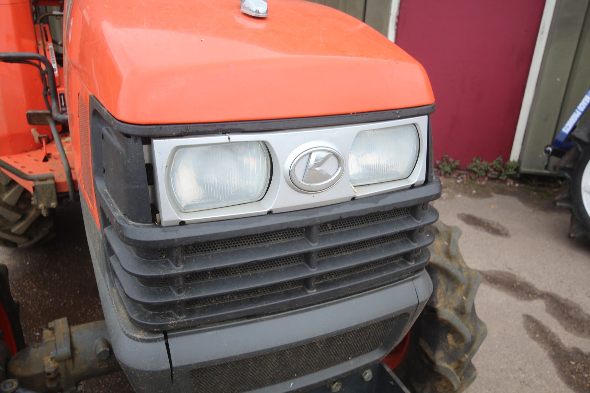 Kubota L3200 4WD compact tractor. Registration AY15 CYZ. Date of first registration xx/xx/2015. - Bild 4 aus 30