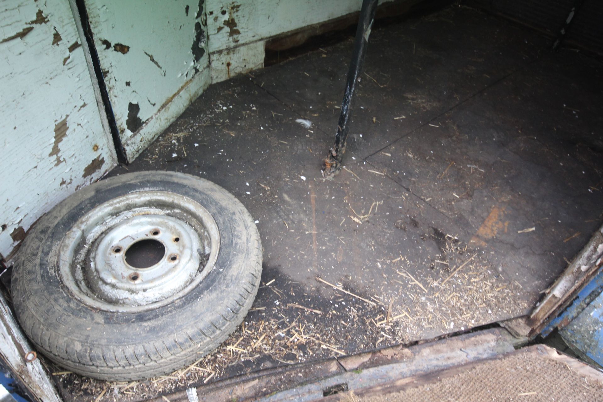 Twin axle horse box. - Image 9 of 37