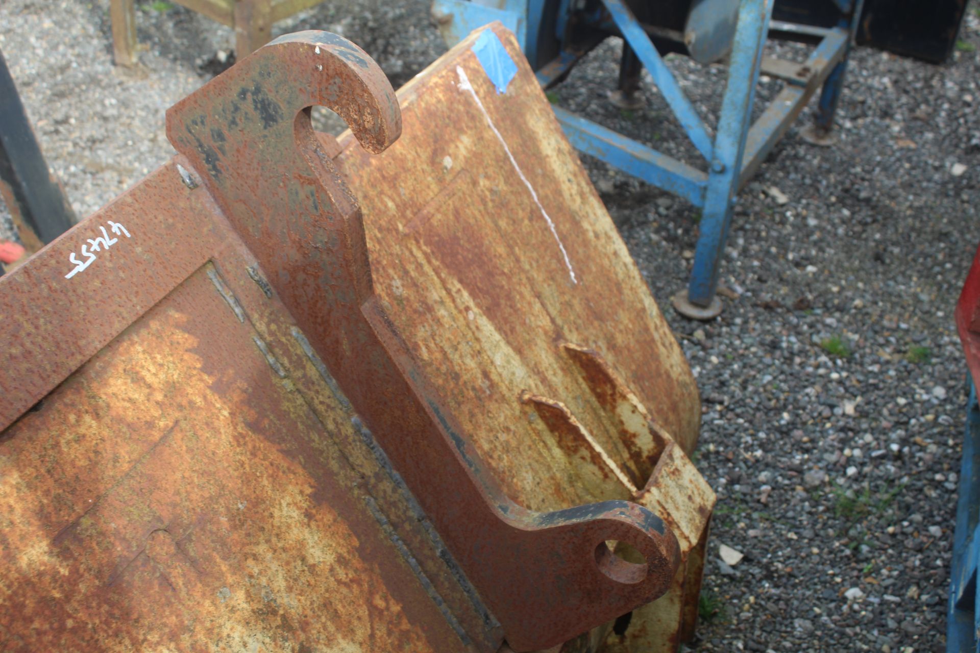 Grain bucket. CAT telehandler brackets. V - Image 7 of 9