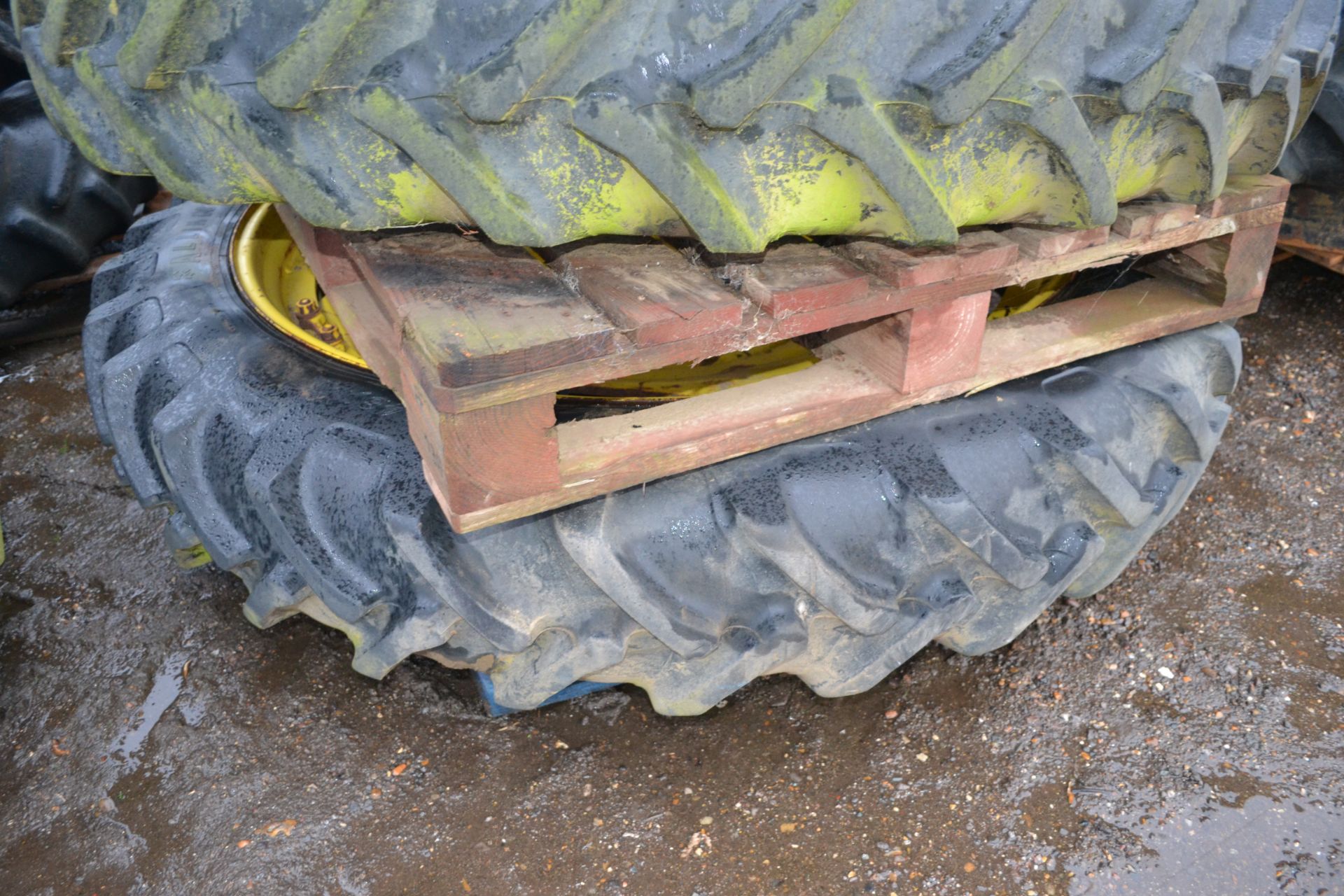 Set of John Deere rowcrop wheels and tyres. Comprising 11.2R48 rears @ 80% and 12.4R32 fronts @ 90%. - Image 5 of 9