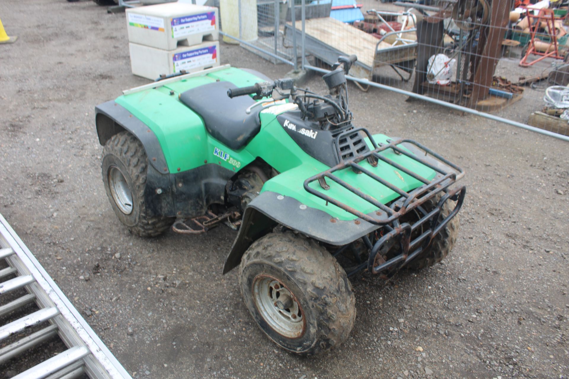 Kawasaki KLF 300 300cc 2WD quad bike. Key held. V - Bild 2 aus 28