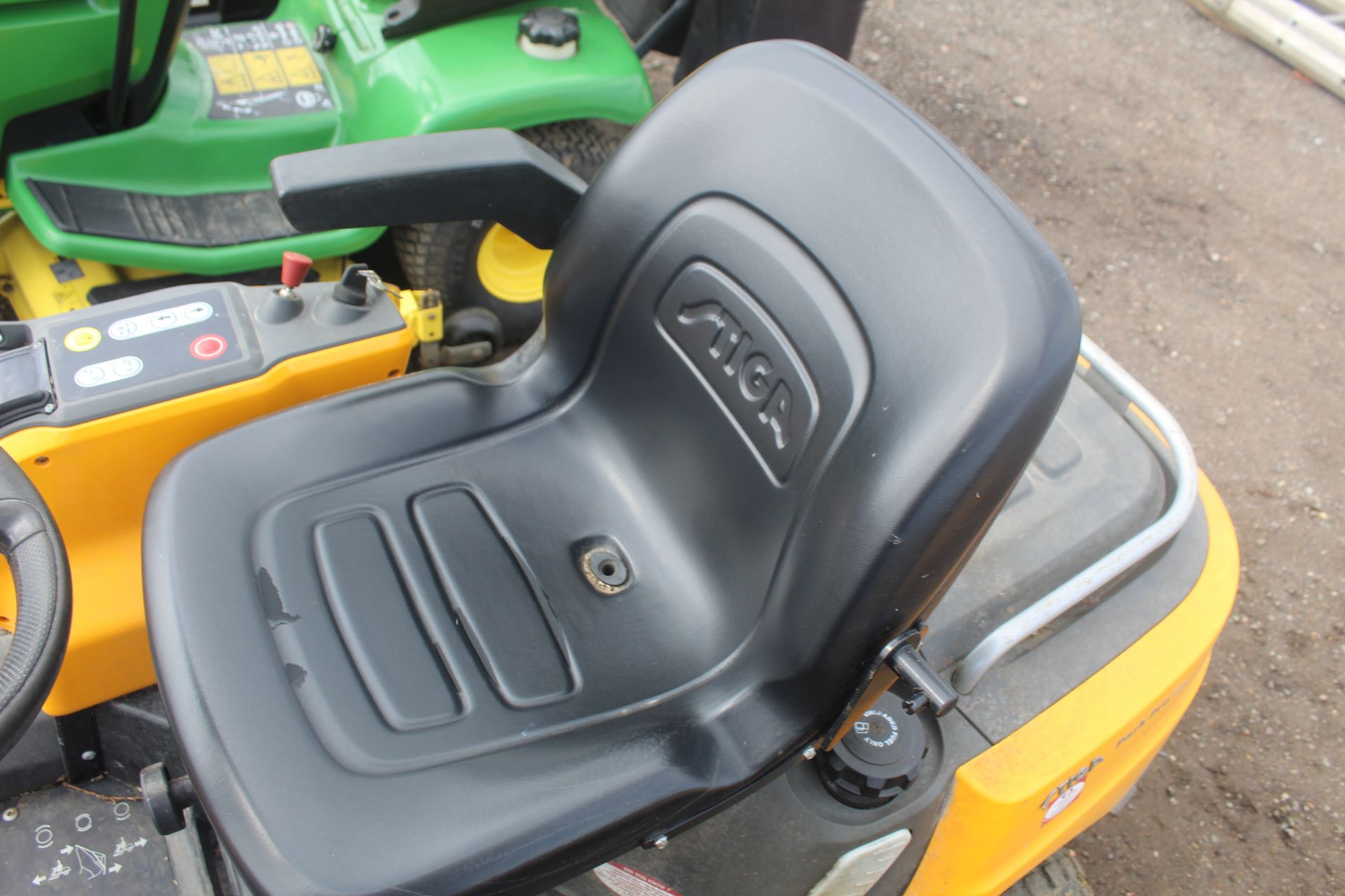 Stiga Park Pro 540 IX hydrostatic 4WD out-front mower. 2015. 274 hours. With Honda petrol engine, - Image 11 of 25