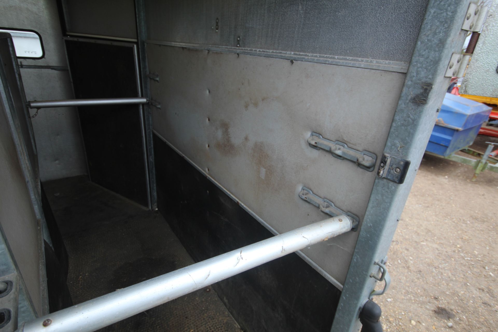 Ifor Williams 505 two horse twin axle horsebox. Recent new floor fitted by main dealer. - Image 33 of 44