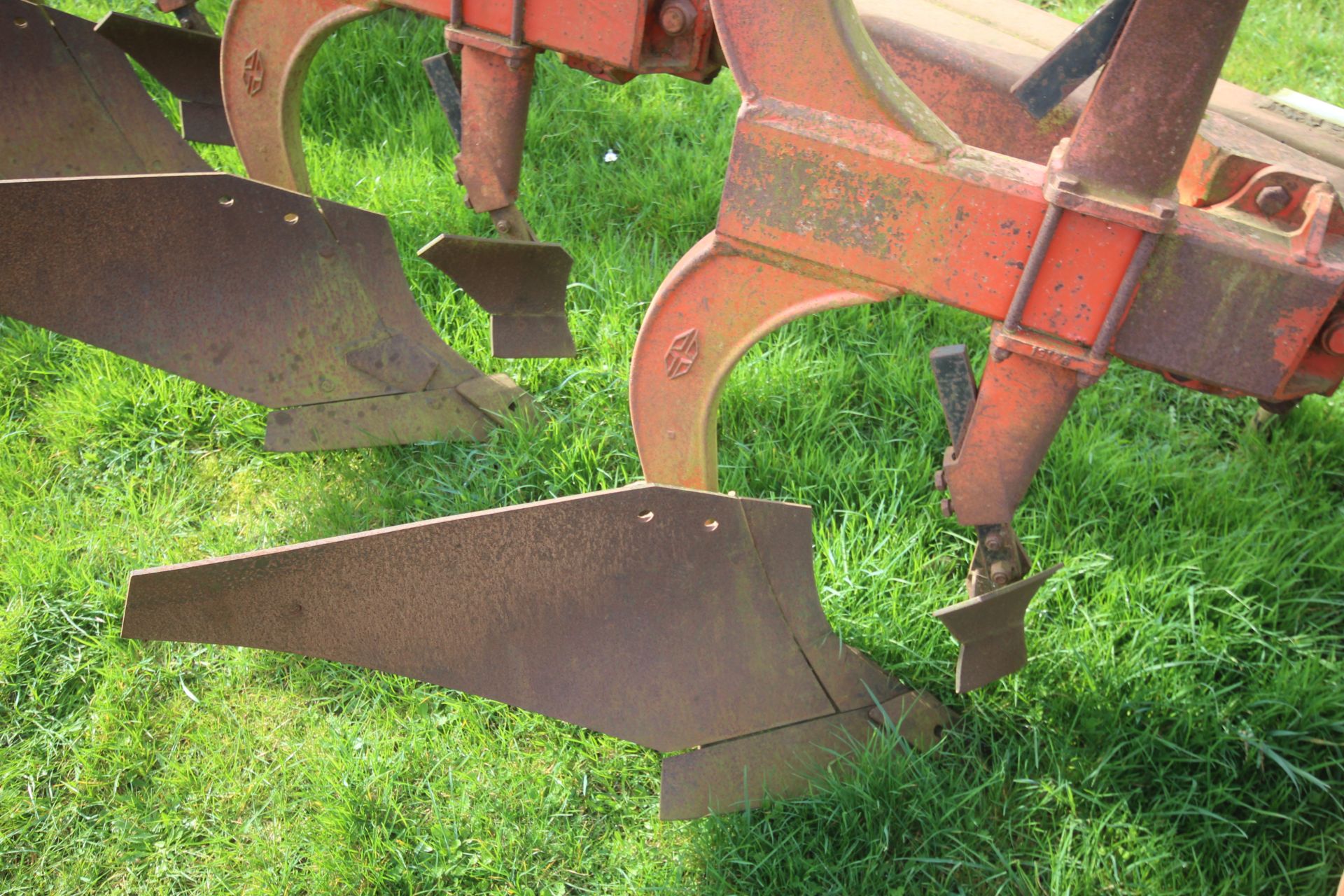 Gregoire Besson 5+1F reversible plough. 1997. One farm from new. V - Image 9 of 24