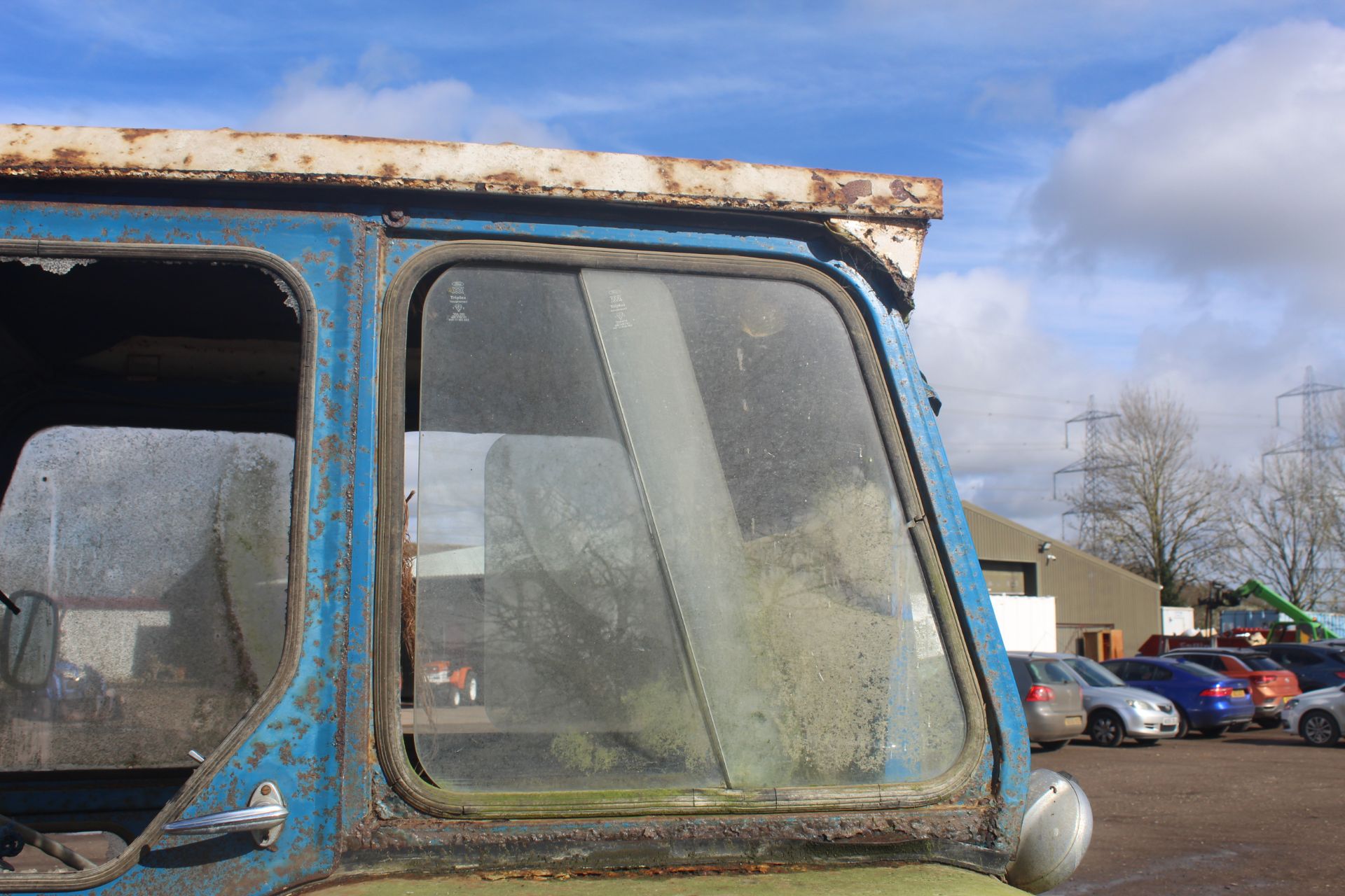 Ford 4600 2WD tractor. Registration MPV 963P. Date of first registration 01/03/1976. Serial number - Image 17 of 42