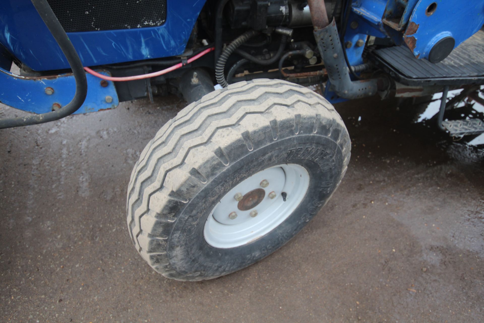 Lenar JL254 II 4WD compact tractor. Turf wheels and tyres. Lenar LDJL245K power loader. With - Bild 12 aus 39