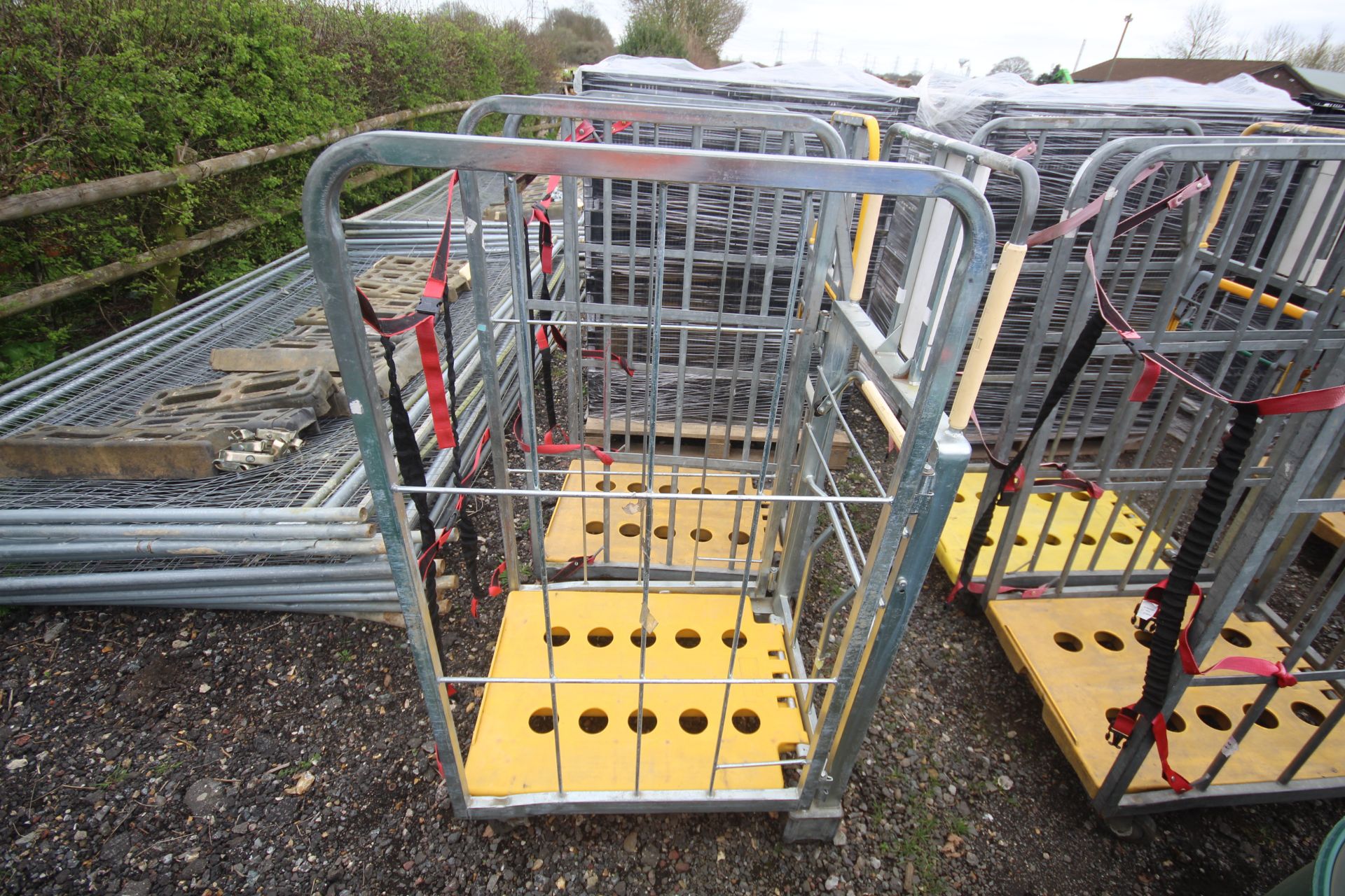 2x metal trollies. - Bild 2 aus 3