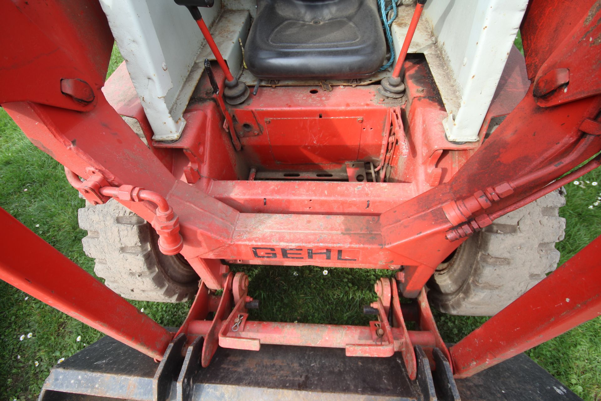 Gehl 3610 skid steer loader. With pallet tines and bucket. Key held. - Image 24 of 35