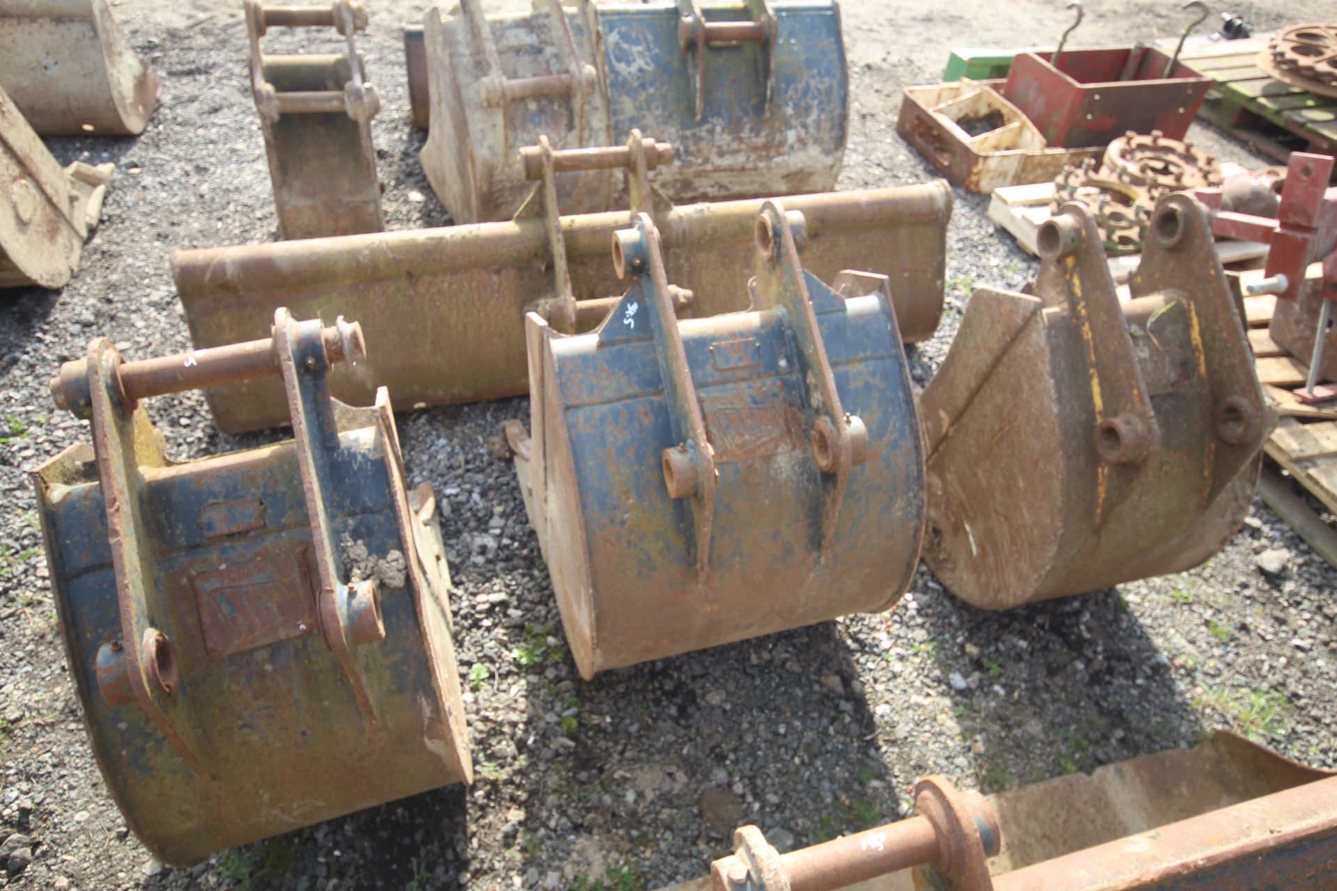 4x JCB excavator buckets. To include 17in, 23in, 17in and 6ft grading. For sale on behalf of the - Image 7 of 7