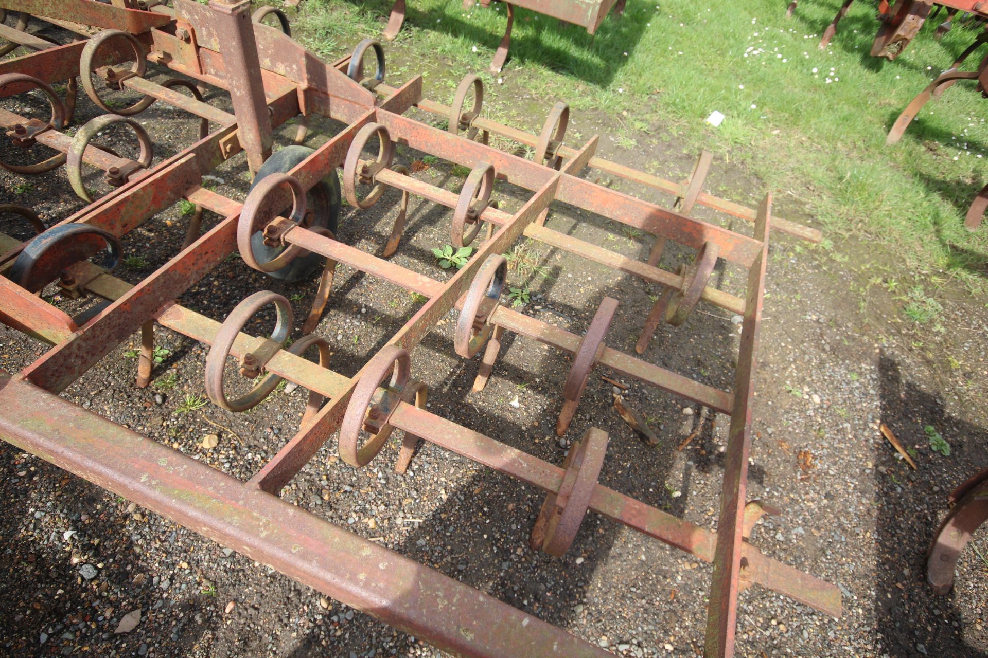 Rekord 5m mounted hydraulic folding spring tines. V - Image 15 of 16