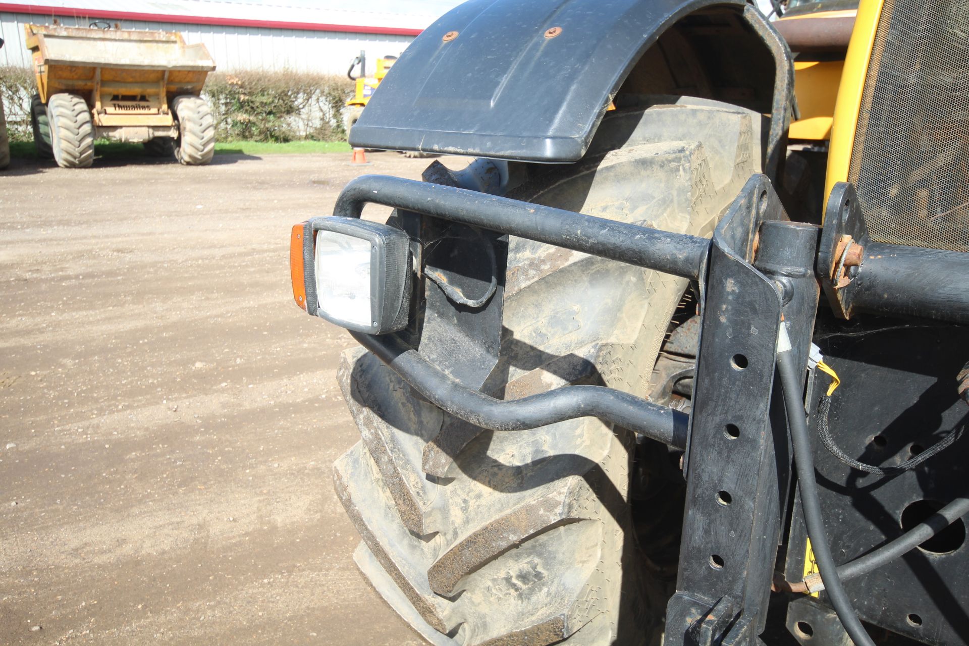 JCB Fastrac 3185 Autoshift 4WD tractor. Registration X642 AHT. Date of first registration 04/09/ - Image 9 of 71