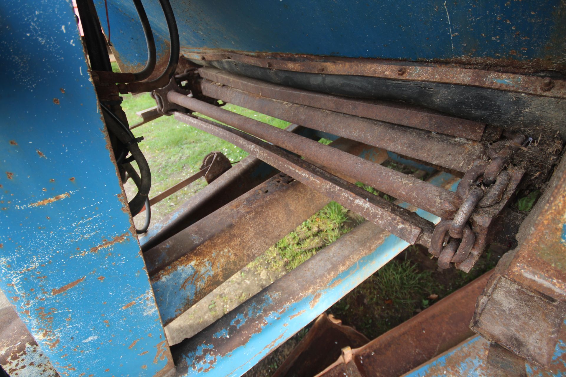 Bunning 12T single axle muck spreader. With twin vertical beaters, slurry door and removable - Image 13 of 31