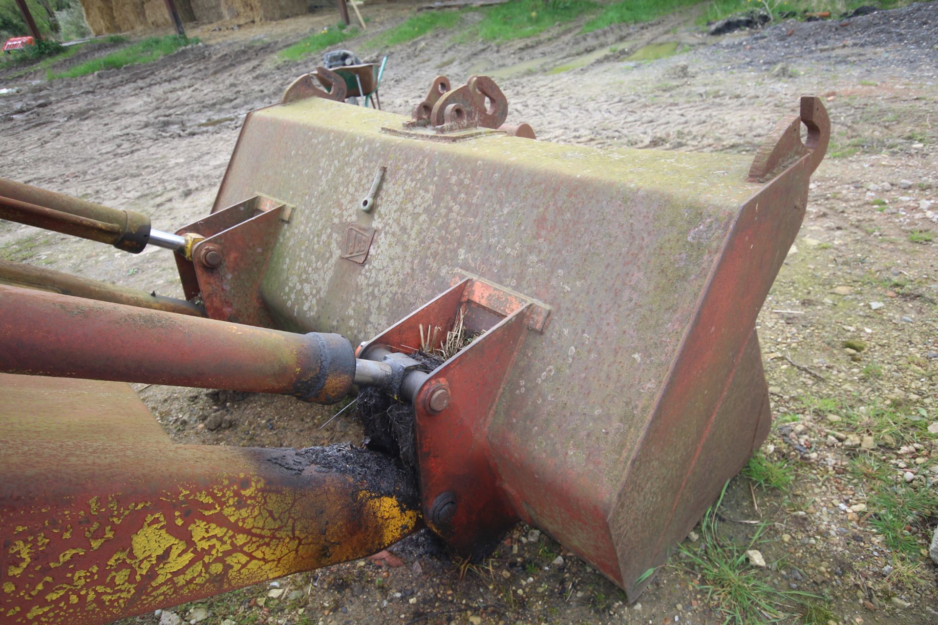 JCB 3C II 2WD backhoe loader. Registration Q106 EPV. With two rear buckets. Vendor reports that - Image 15 of 85