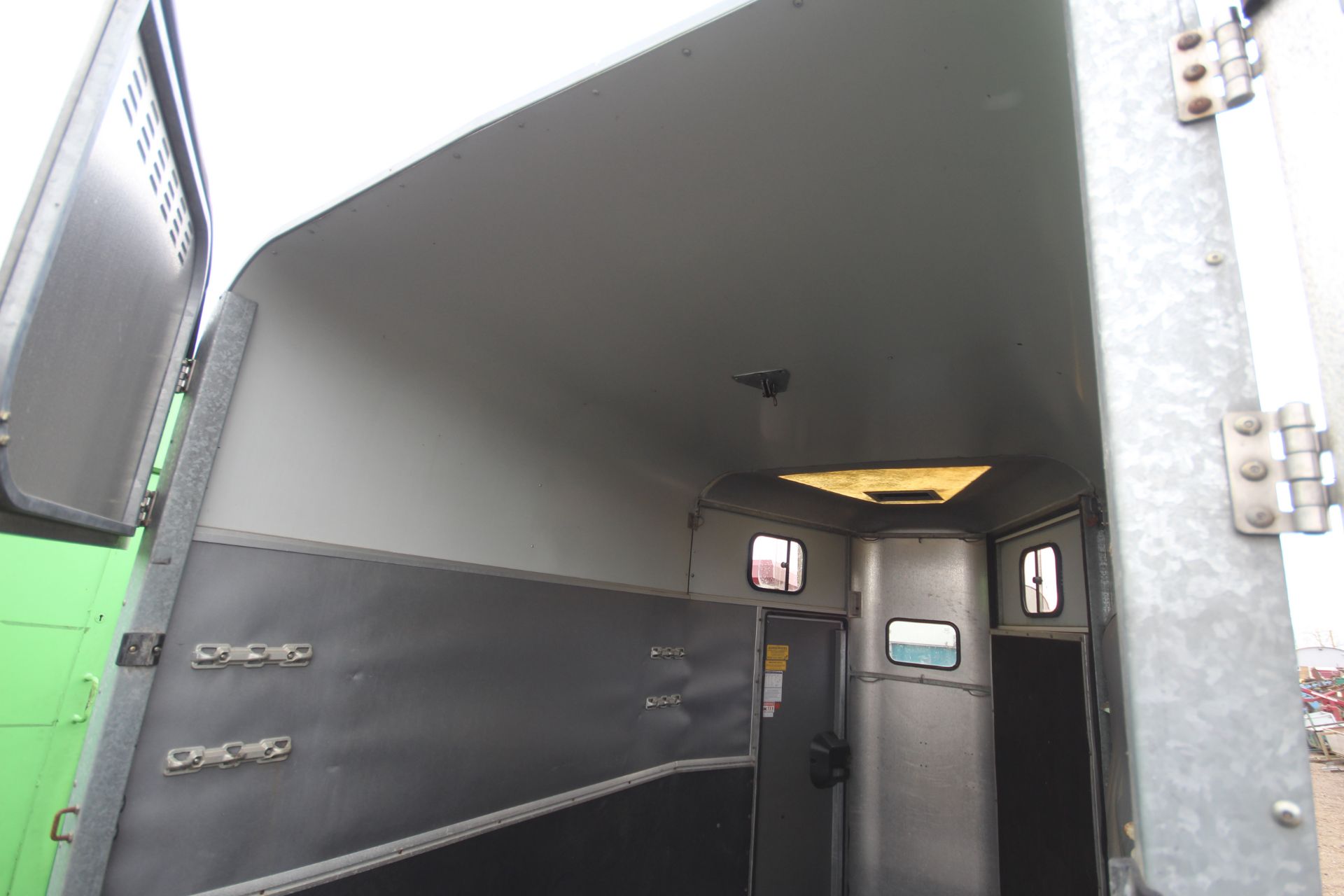 Ifor Williams HB505 two horse twin axle horsebox. Manual held. - Bild 34 aus 47