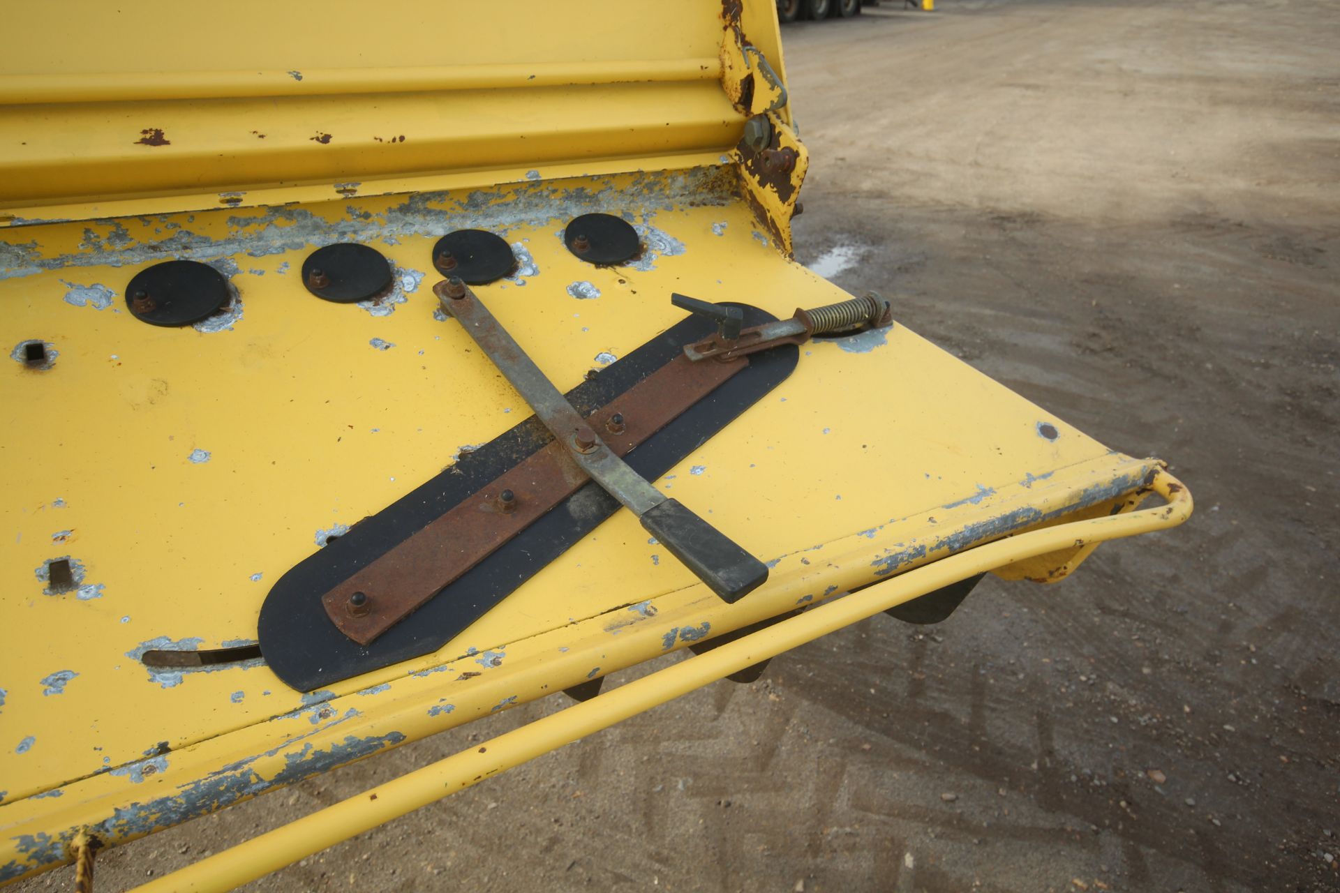 New Holland TX65 5 straw walker combine harvester. Registration N887 SKS. Date of first registration - Image 46 of 163