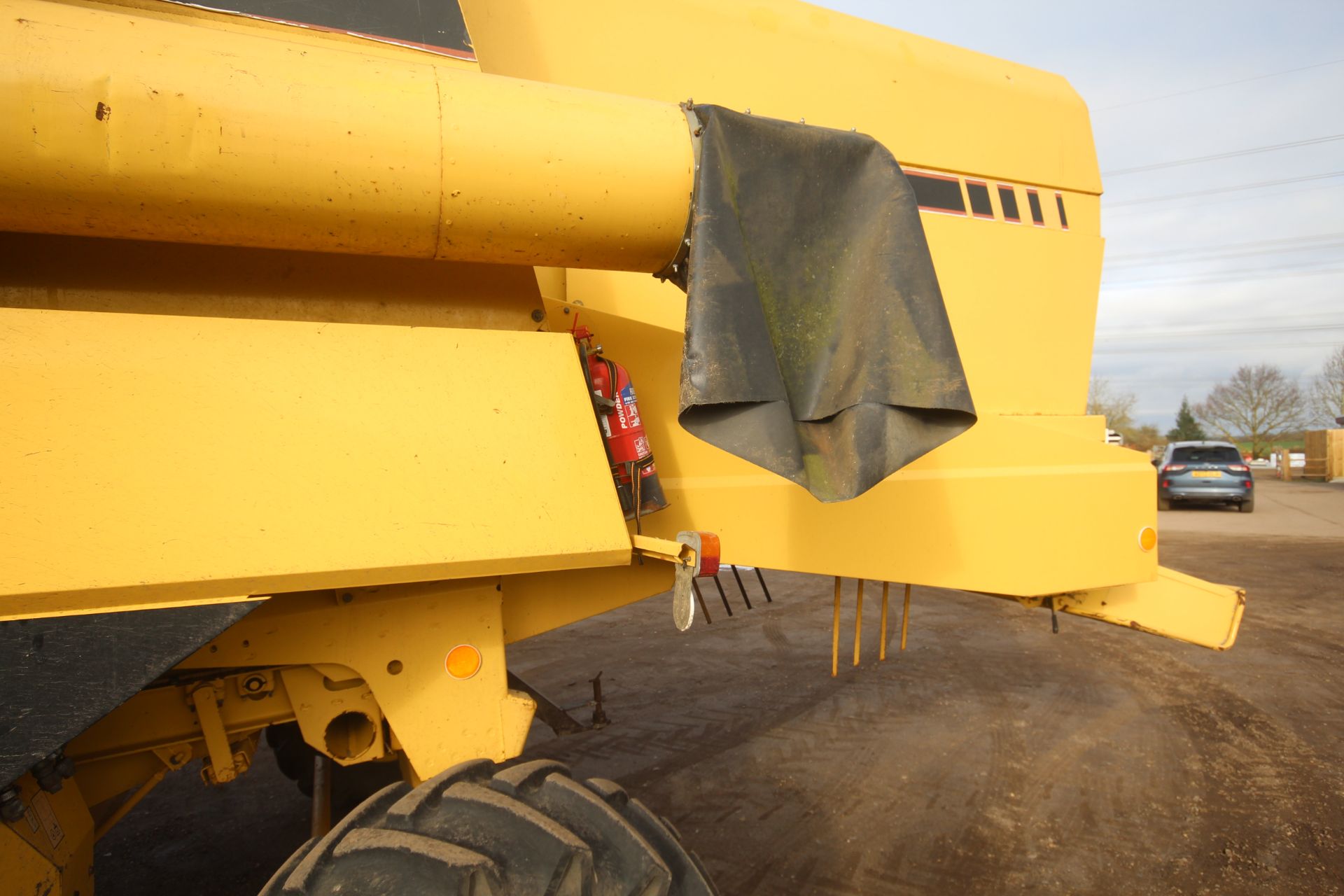 New Holland TX65 5 straw walker combine harvester. Registration N887 SKS. Date of first registration - Image 34 of 163